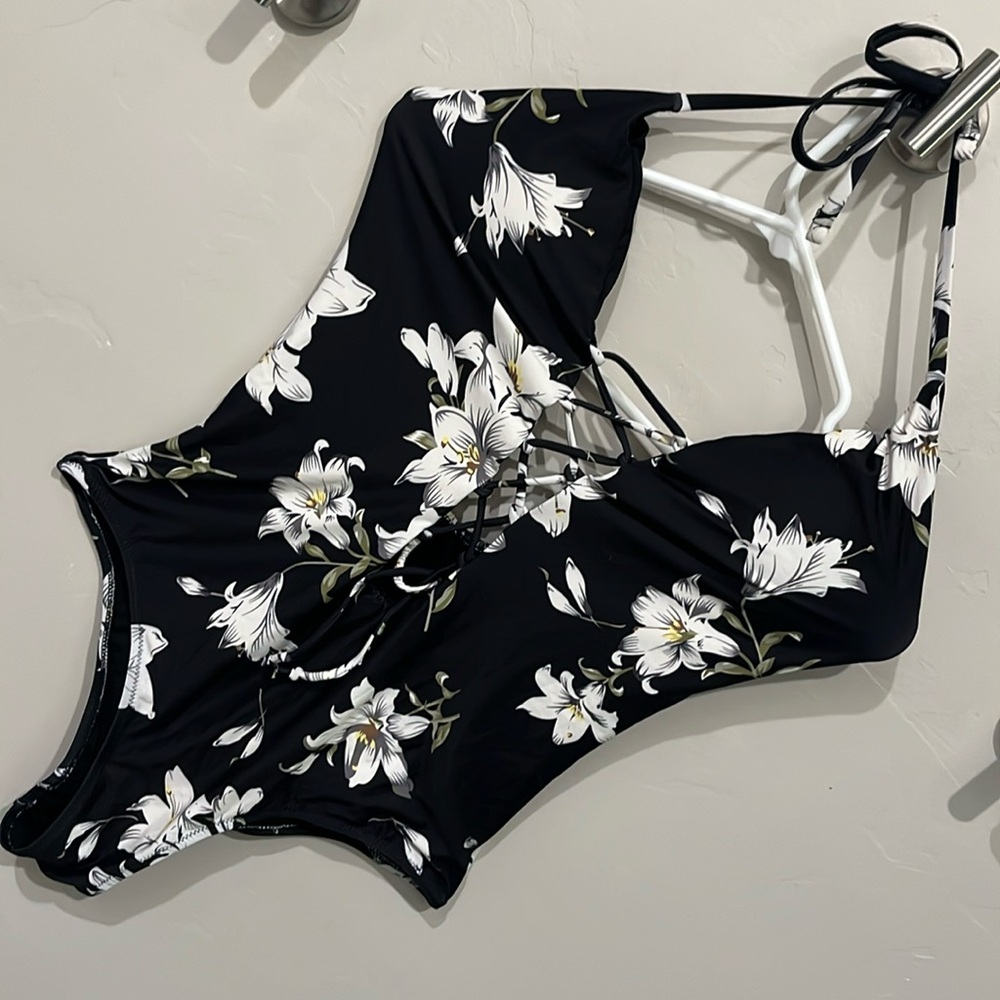 NWT Flowers Lace-Up Side Tie Front One Piece Swimsuit
